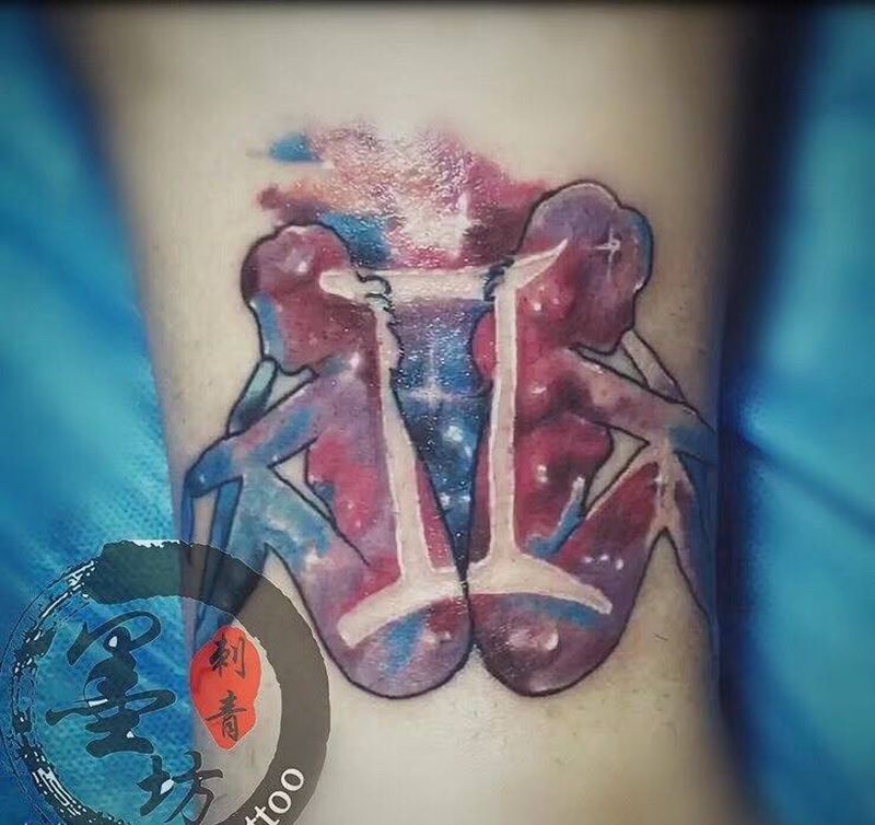 水彩纹身图片_成品腿部人物欧美纹身图案