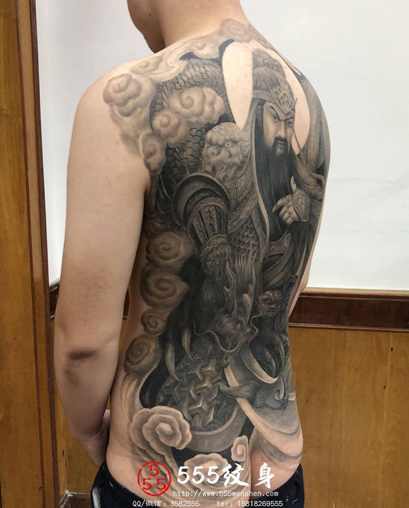 关公纹身图片_背部欧美写实新传统纹身图案