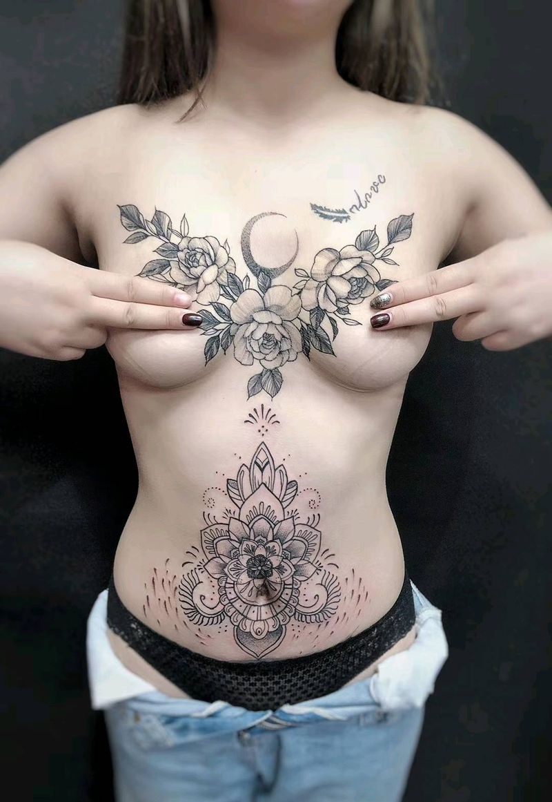 胸花点刺纹身图片_胸部腹部点刺纹身图案
