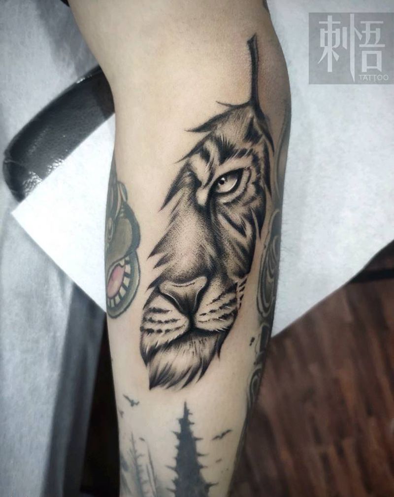 拼接老虎纹身图片_手部欧美写实纹身图案