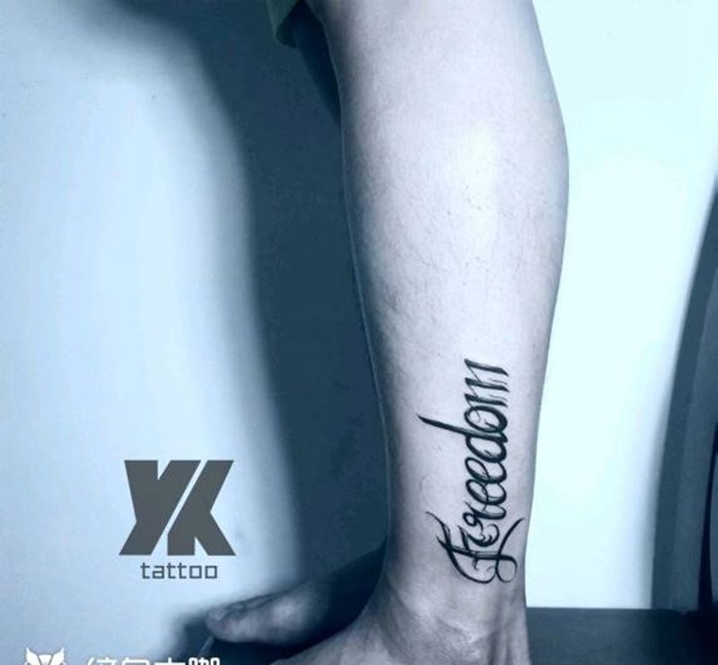 freedom-自由纹身图片_腿部花体字纹身图案