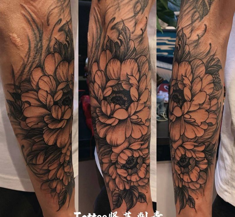 素花纹身图片_手臂点刺水墨纹身图案