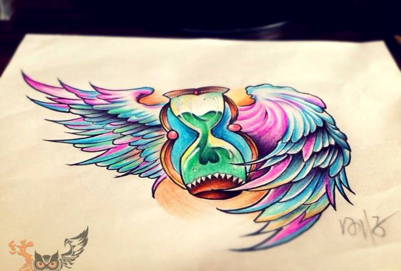 沙漏与翅膀纹身图片