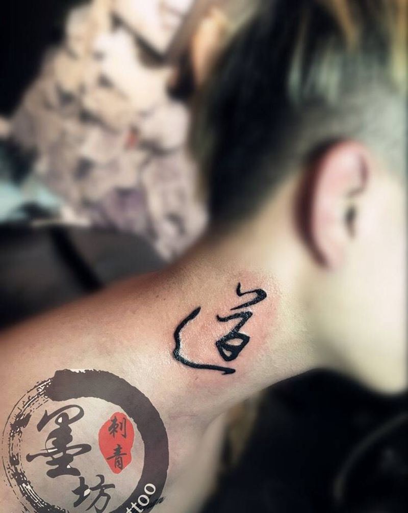 道纹身图片_成品颈部清新字符纹身图案