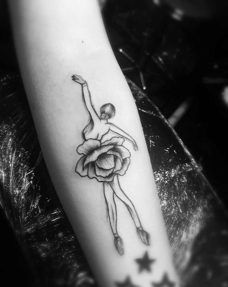 舞动少女纹身图片