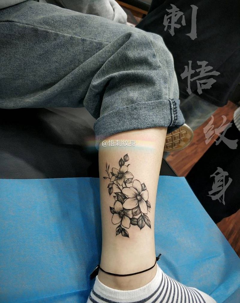 素花 小字母纹身图片