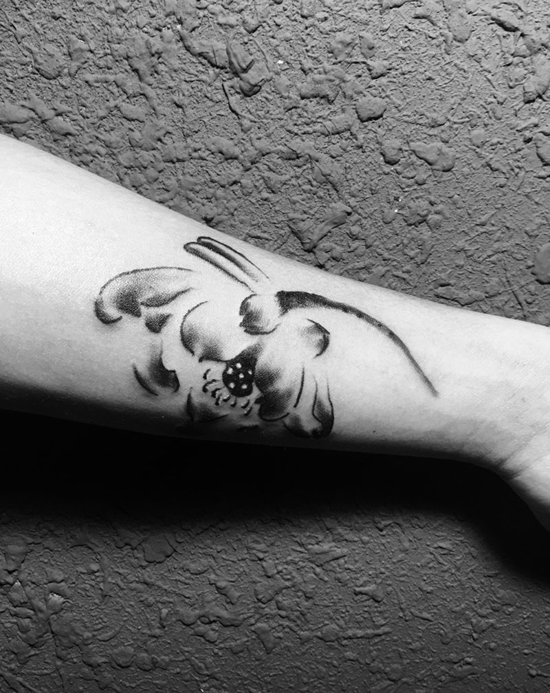 水墨荷花纹身图片