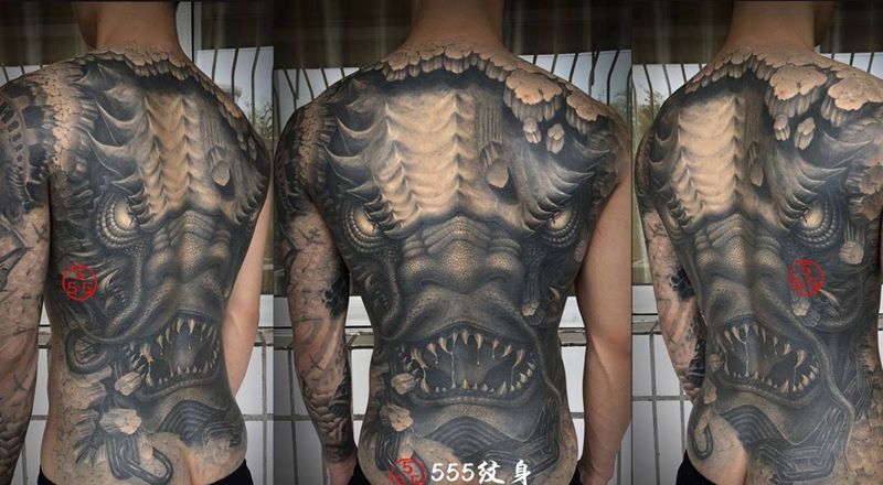 祖龙纹身图片_背部新传统纹身图案