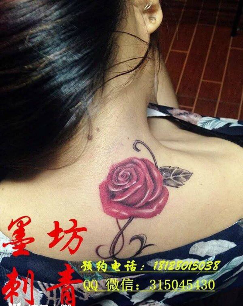 小玫瑰纹身图片_成品颈部植物清新纹身图案