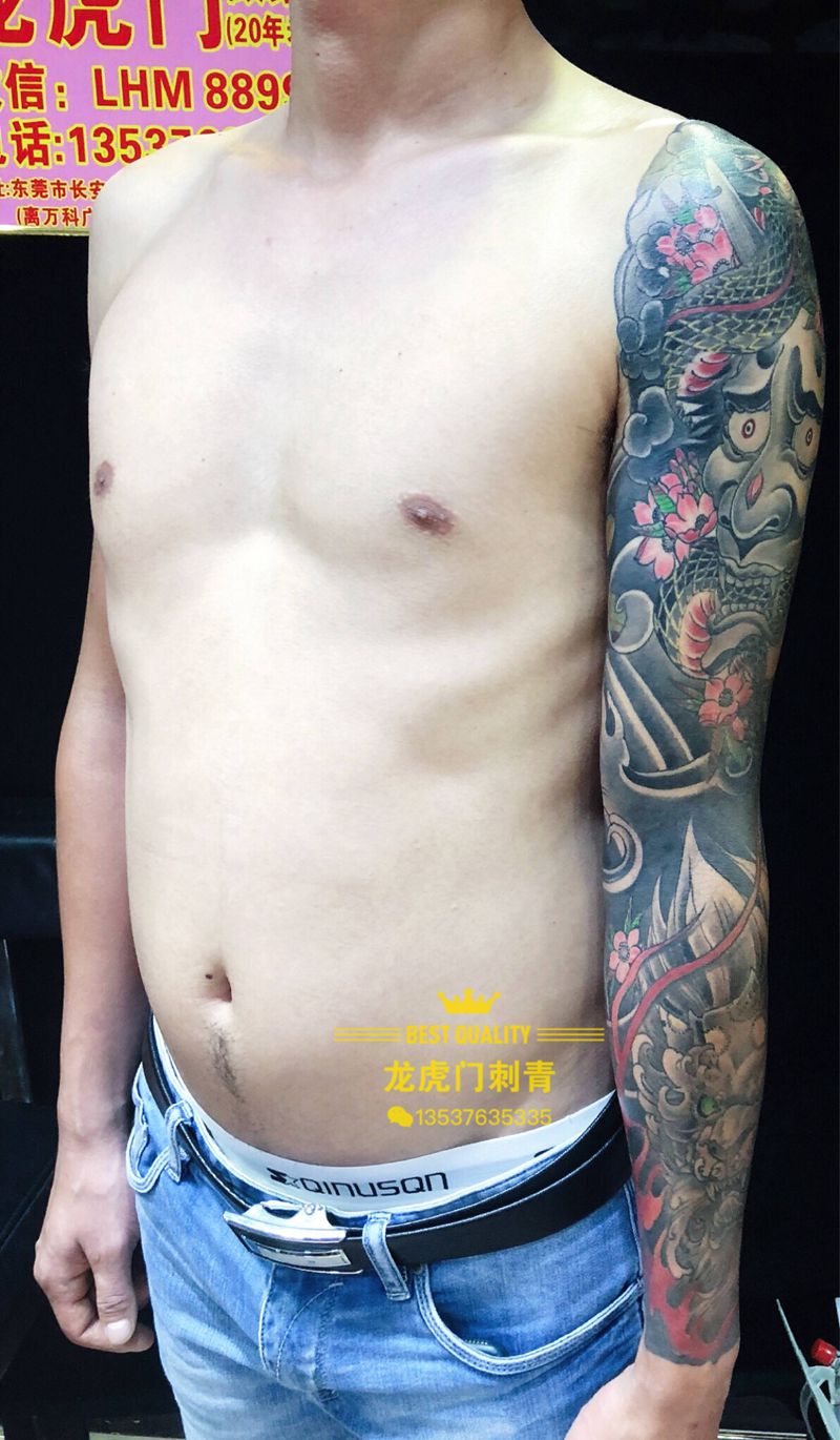 花臂纹身图片_肩部老传统纹身图案