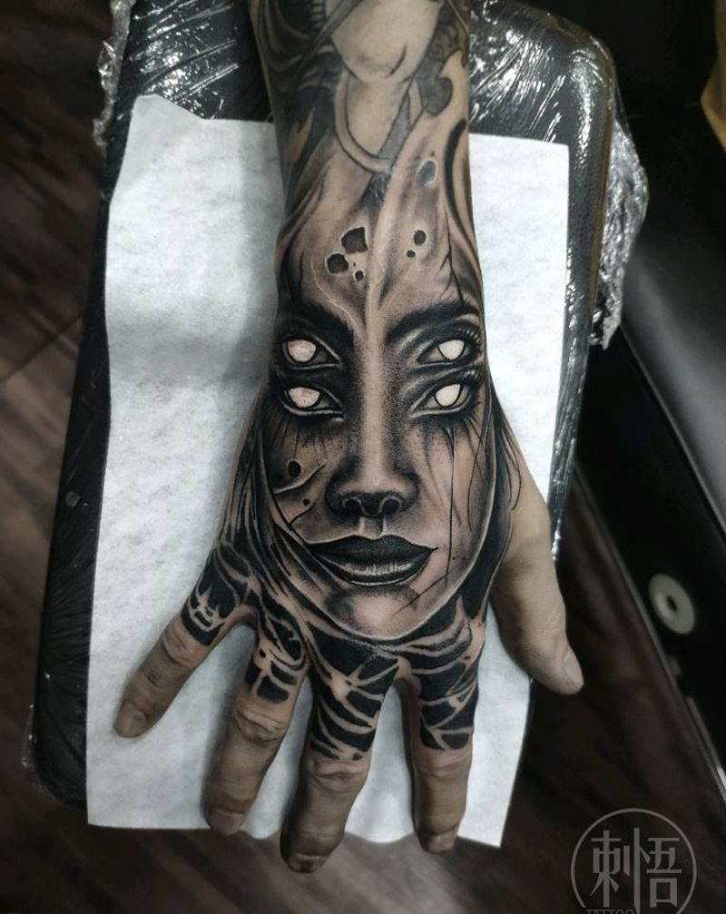 手背纹身图片_手部欧美写实纹身图案