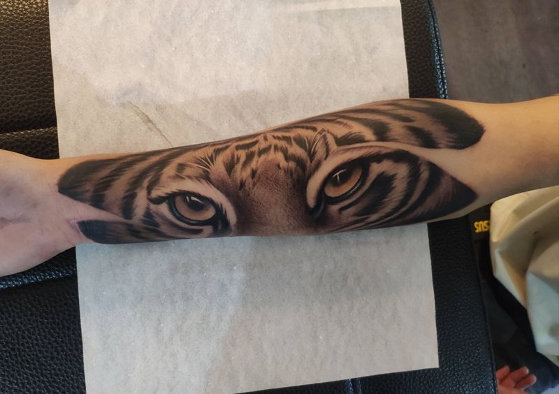 小臂写实老虎纹身图片_手臂欧美写实纹身图案