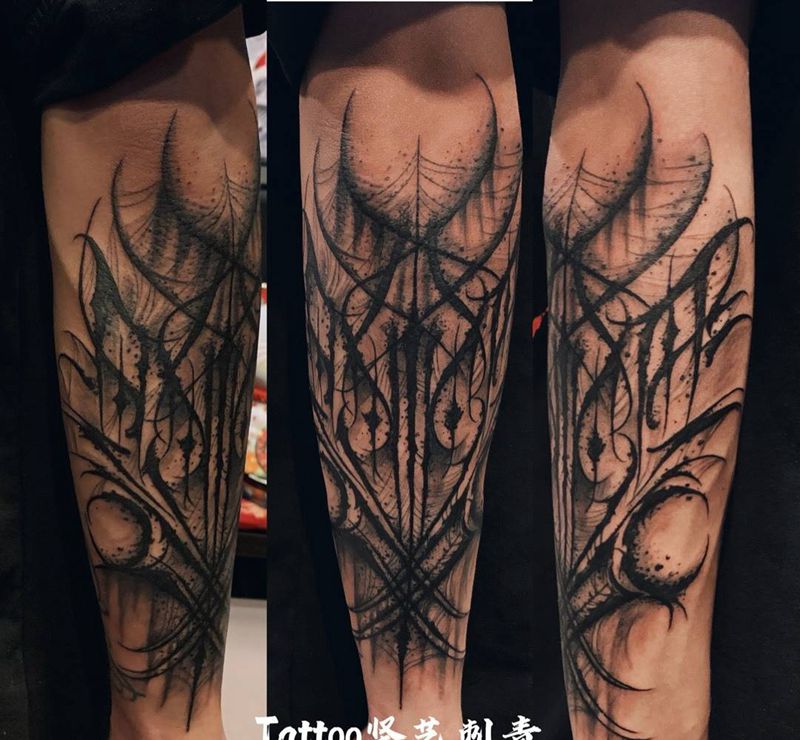 暗黑花体字纹身图片