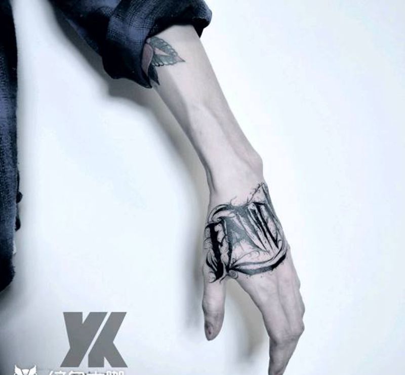 暗黑花体字-patience纹身图片_手部花体字纹身图案