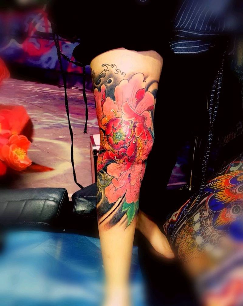 暴力遮盖烫伤的疤痕纹身图片_腿部欧美写实纹身图案