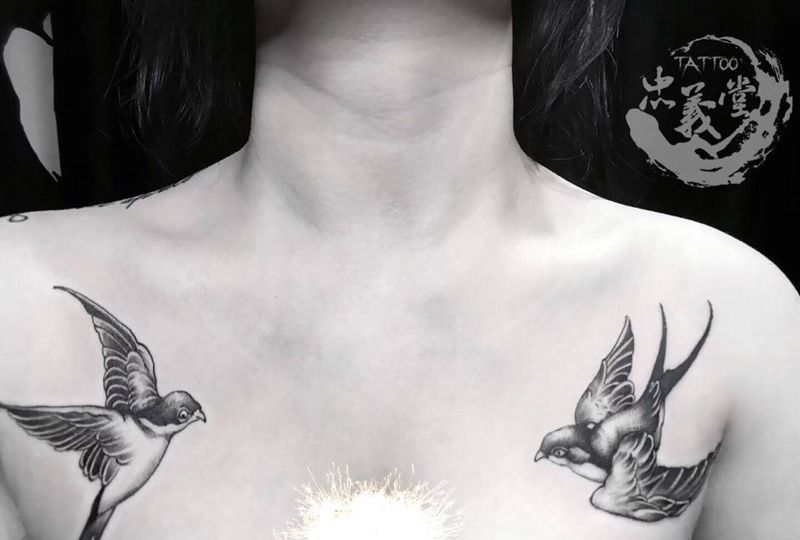 燕子纹身图片_颈部点刺纹身图案