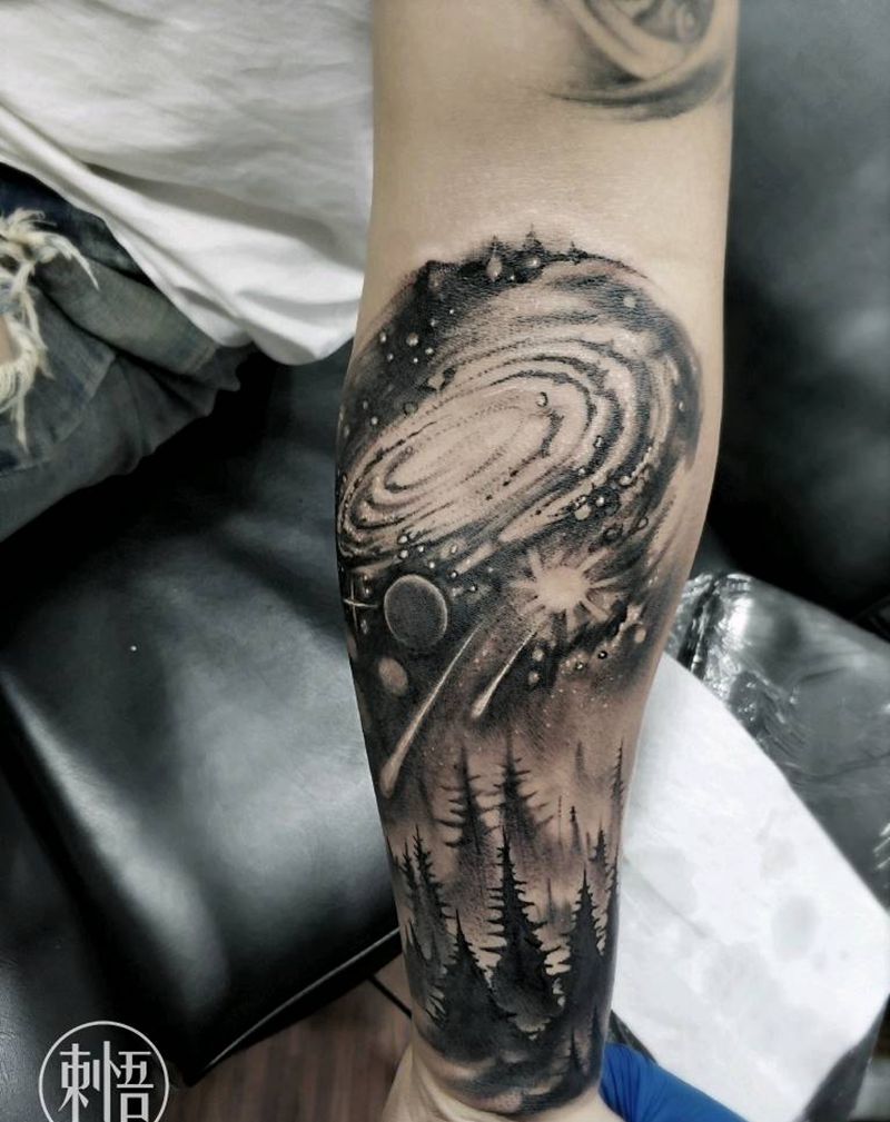星空森林纹身图片_手臂欧美写实纹身图案
