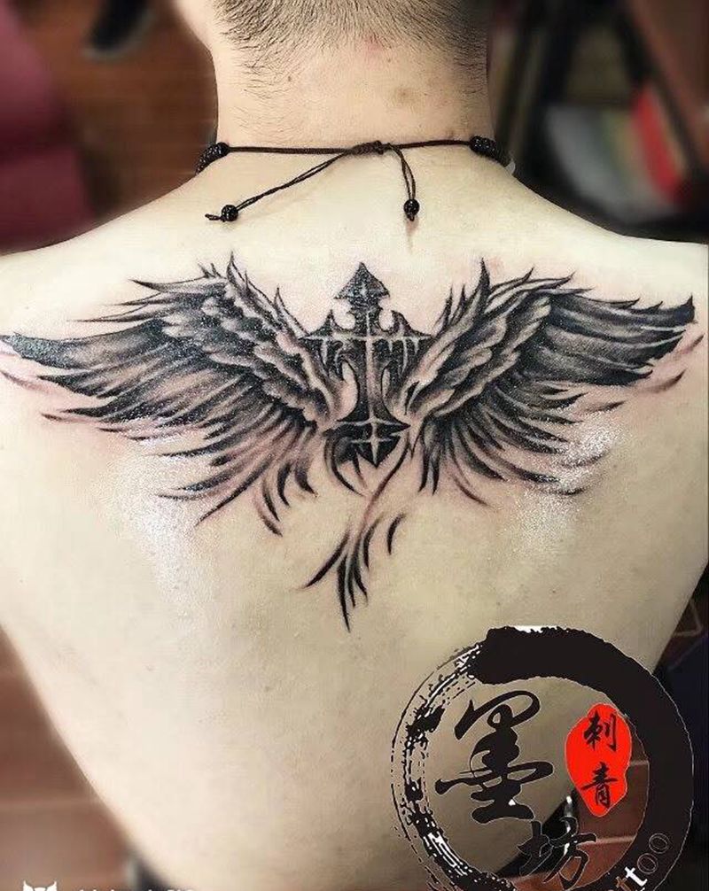翅膀纹身图片_成品背部传统原创纹身图案