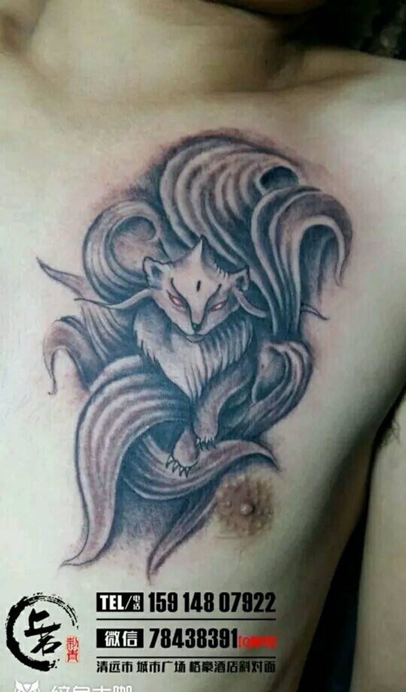 九尾狐纹身图片_胸部欧美动物纹身图案