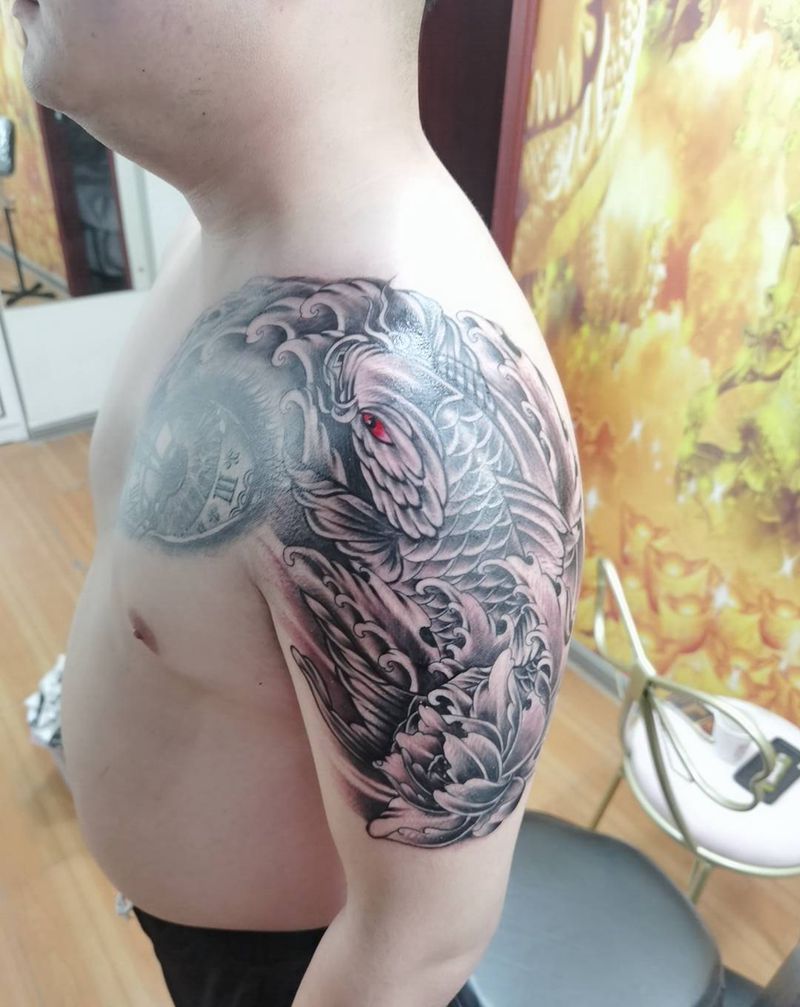 鲤鱼纹身图片_手臂新传统老传统纹身图案