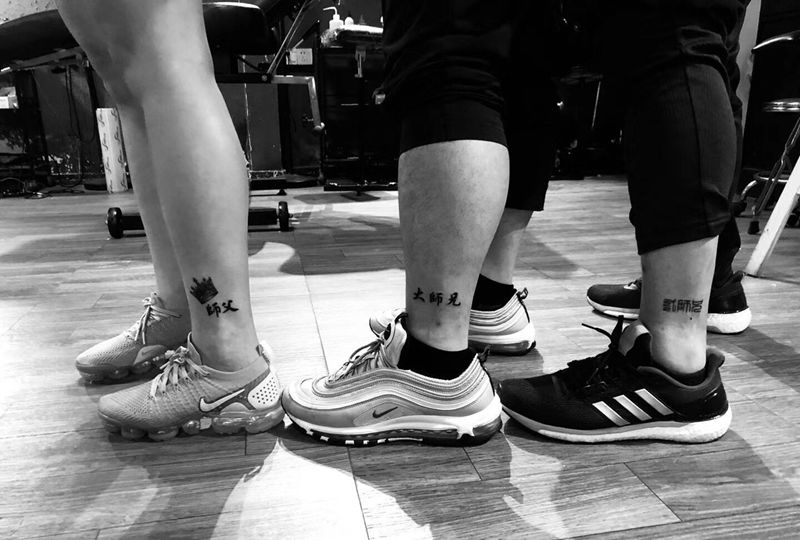 师徒三人纹身图片_腿部纹身图案