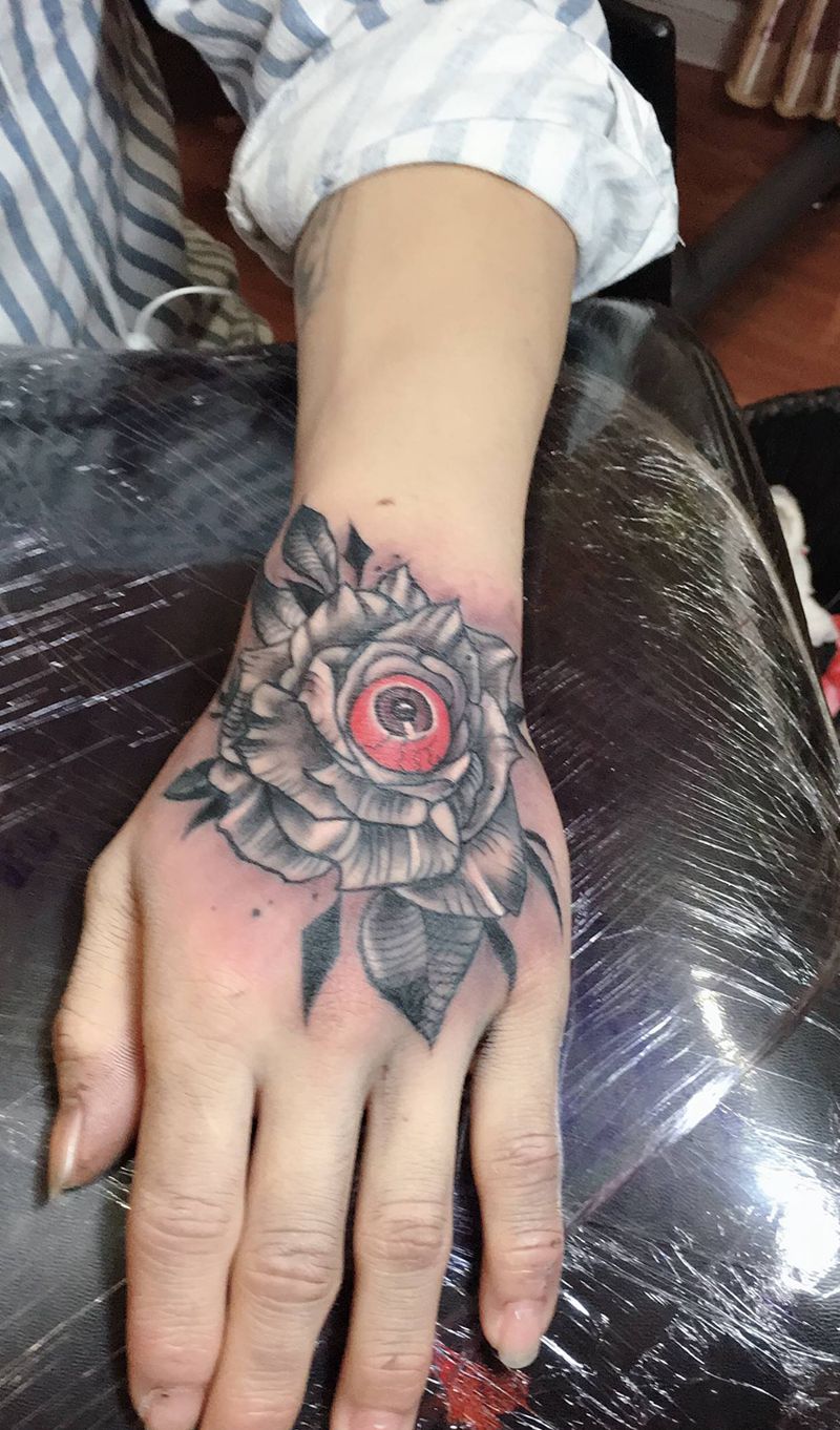 上帝之眼纹身图片_手部纹身图案