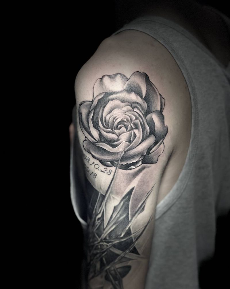 栀子花纹身图片_手臂欧美写实黑灰纹身图案