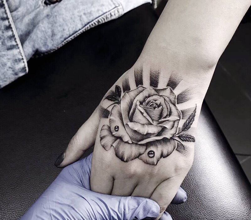 手背花纹身图片_手部纹身图案