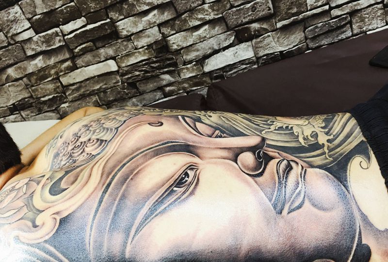 佛纹身图片_背部纹身图案