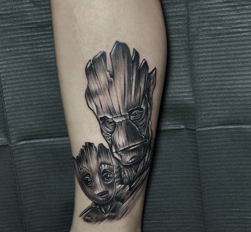 格鲁特纹身图片_腿部欧美写实纹身图案