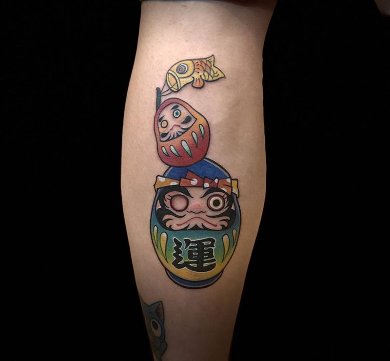 不倒翁纹身图片_腿部New School纹身图案