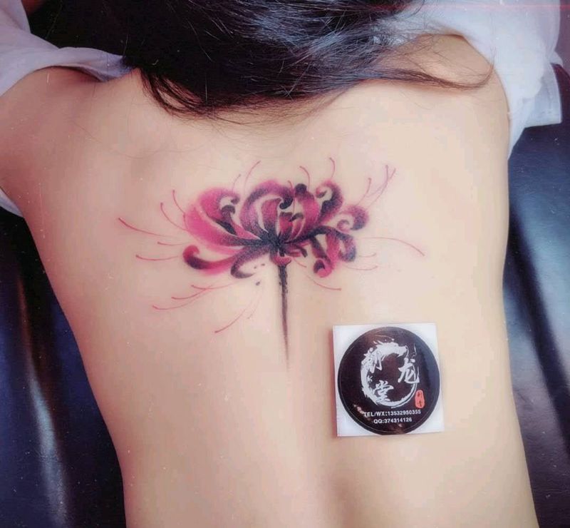 彼岸花纹身图片_背部纹身图案