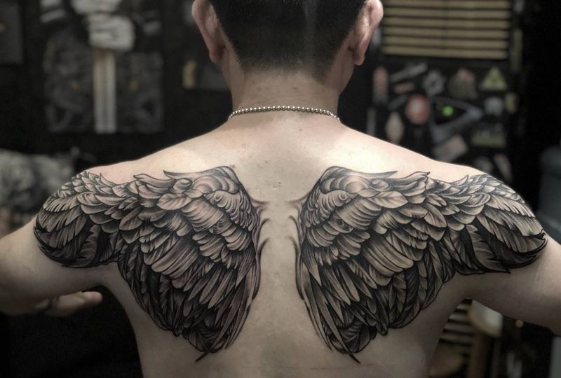 翅膀纹身图片_背部Old School纹身图案
