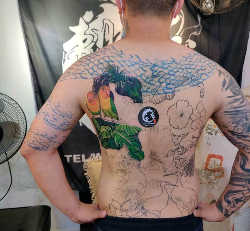 后背未完成纹身图片_背部欧美写实纹身图案