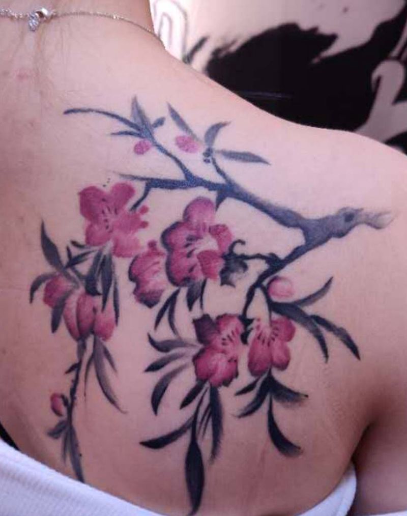 梅花纹身图片_肩部老传统纹身图案