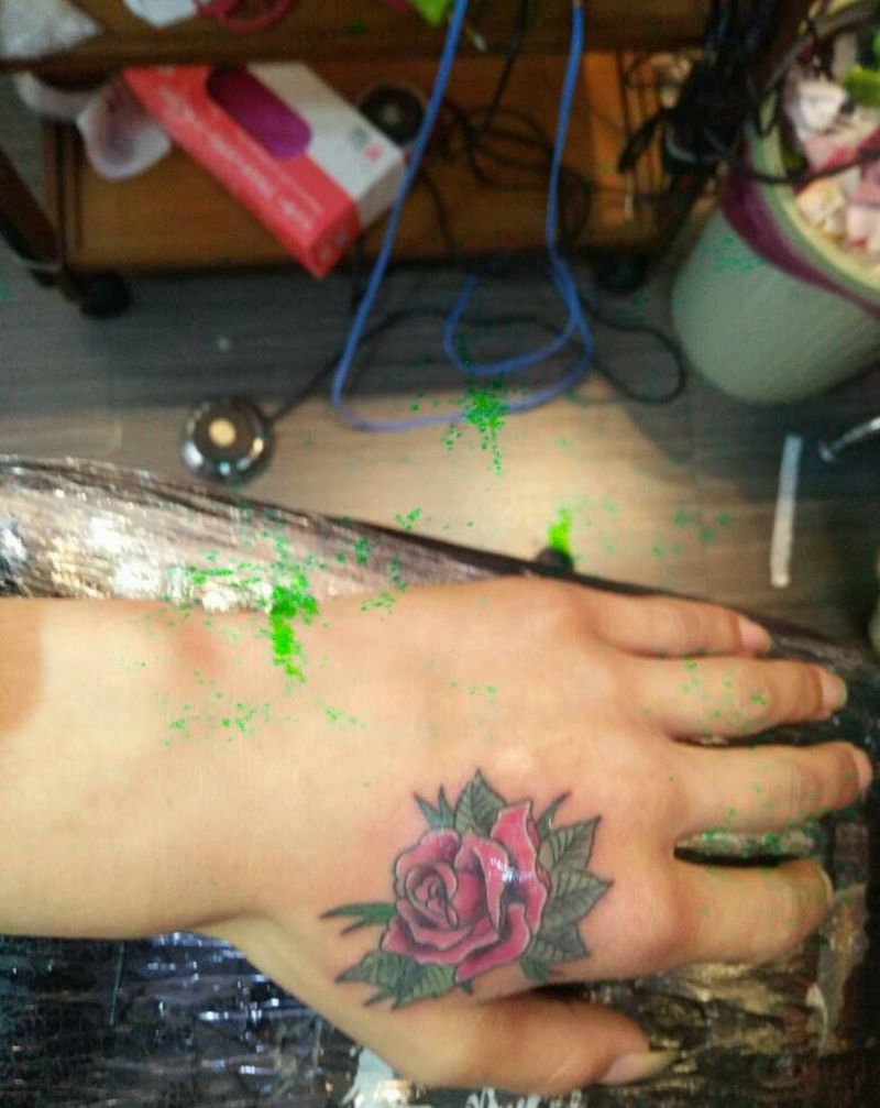 带刺的玫瑰纹身图片