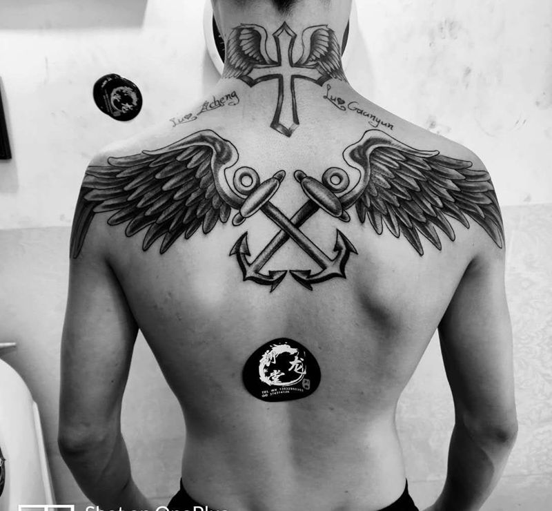 翅膀纹身图片_背部纹身图案