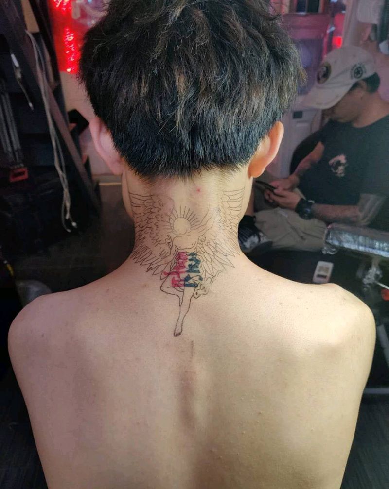 天使纹身图片_颈部欧美写实纹身图案