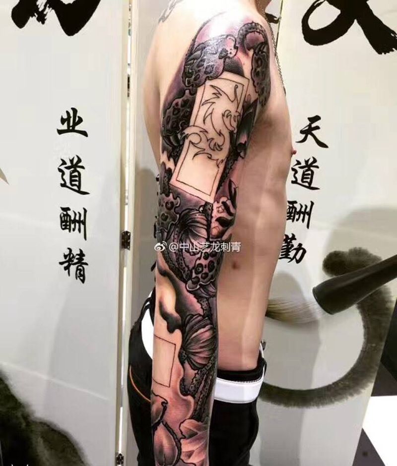 依纹友的要求（原创〈莲〉花臂）纹身图片