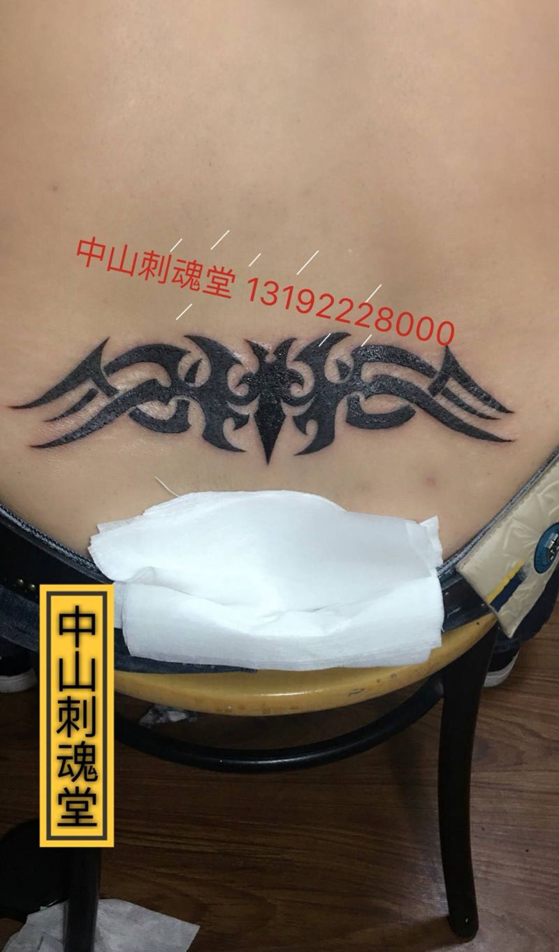 男士腰图腾纹身图片