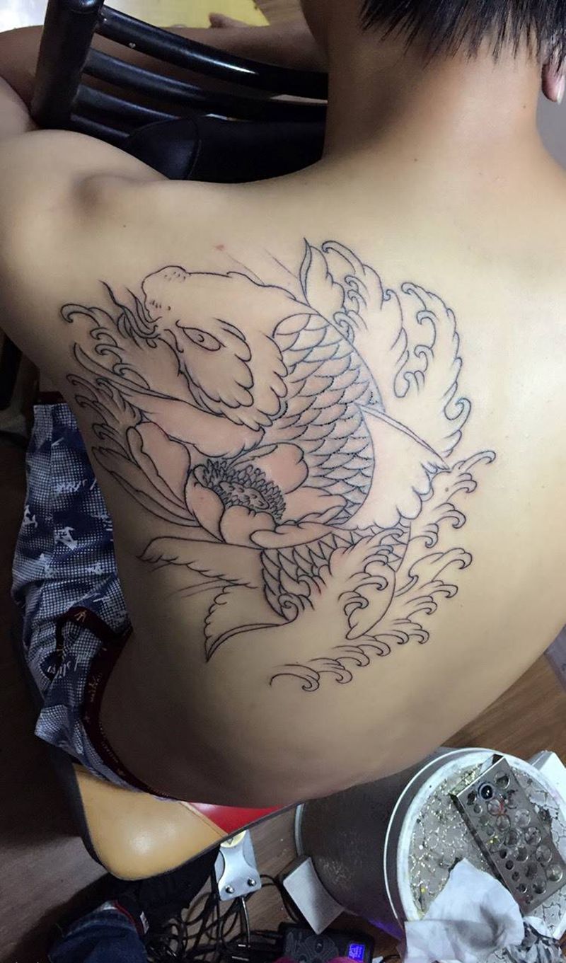 鲤鱼线条纹身图片