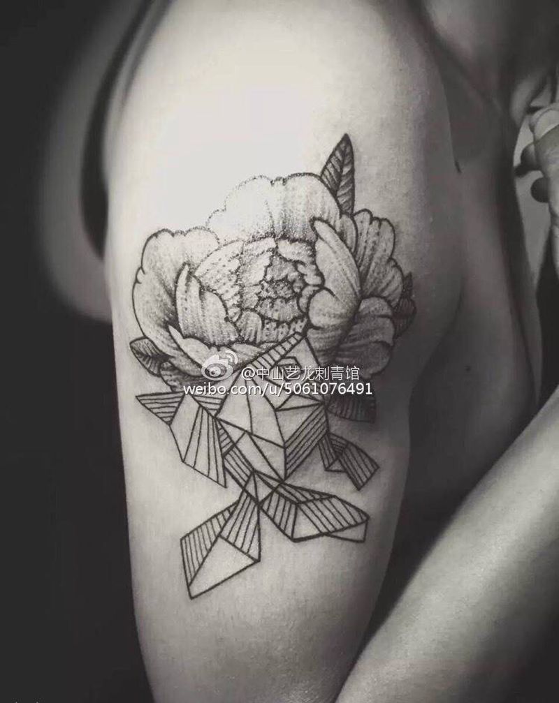 几何模块牡丹纹身图片_欧美几何手臂植物臀部纹身图案