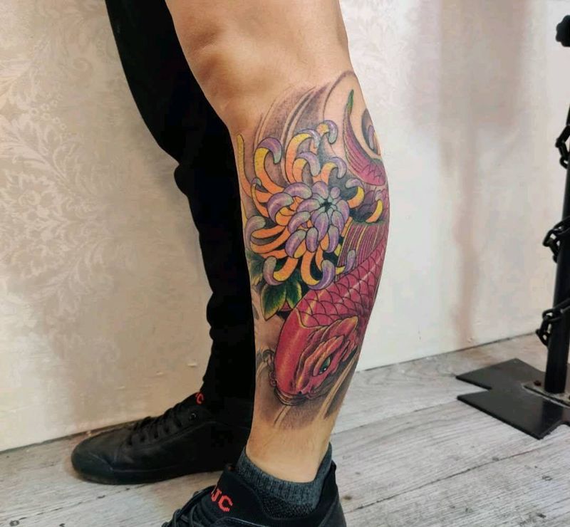 红烧鱼纹身图片_腿部新传统纹身图案