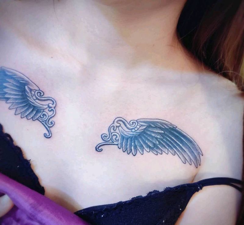 翅膀纹身图片_胸部纹身图案