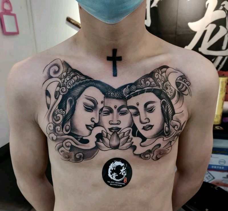 花胸纹身图片_胸部纹身图案