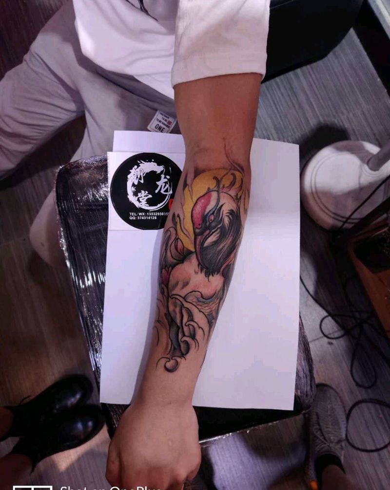 鹤纹身图片_手臂新传统纹身图案