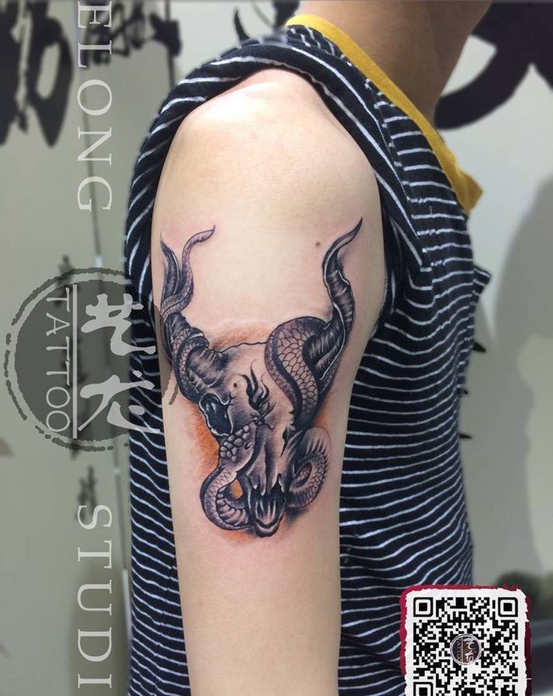 骷髅羊头纹身图片_成品手臂传统动物纹身图案