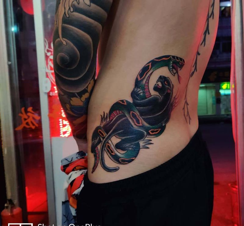 黑豹纹身图片_背部老传统纹身图案