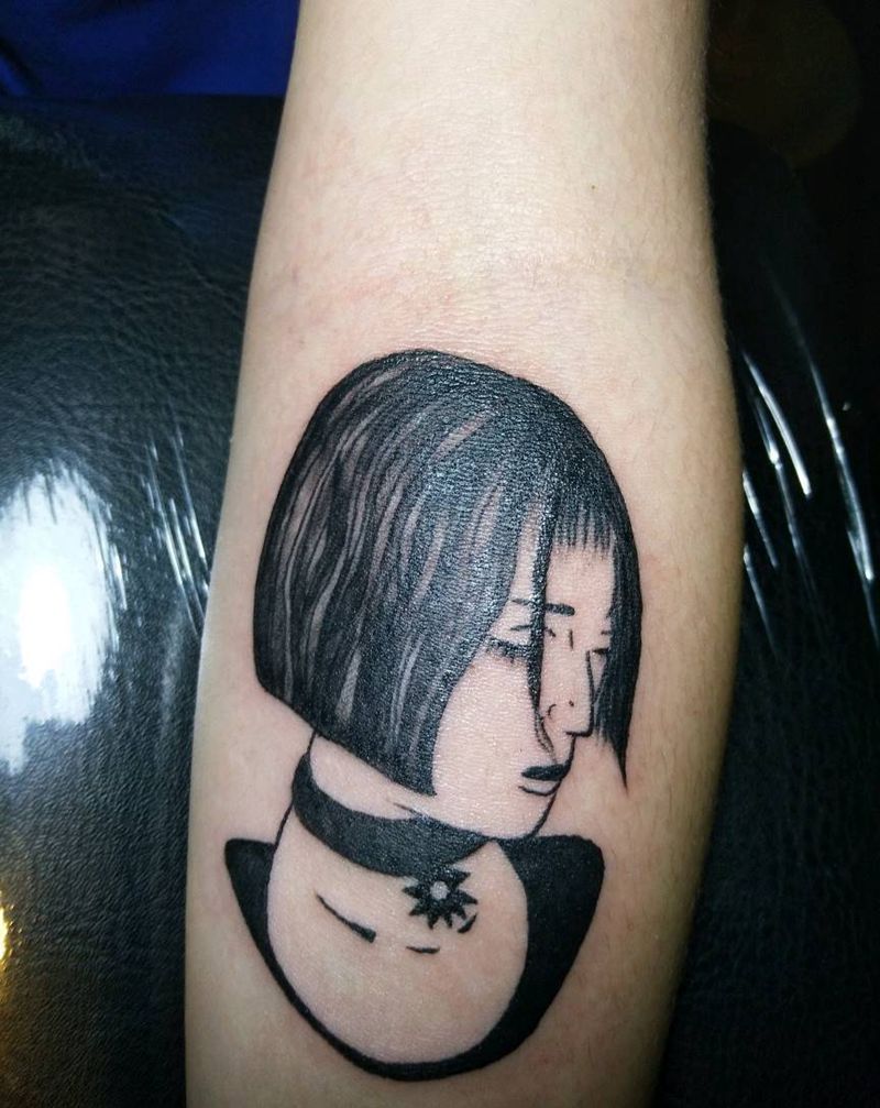 短发女人纹身图片