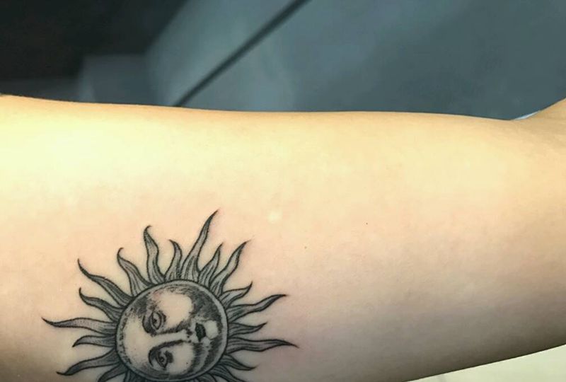 简约   太阳纹身图片